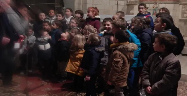 photo  les enfants ont chanté au cœur de l’église.  &copy;  le maine libre 