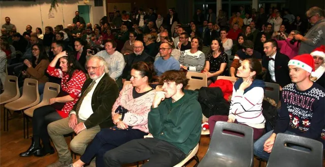 photo  le public était très nombreux pour la traditionnelle veillée de noël de l’école notre-dame.  &copy;  le maine libre 