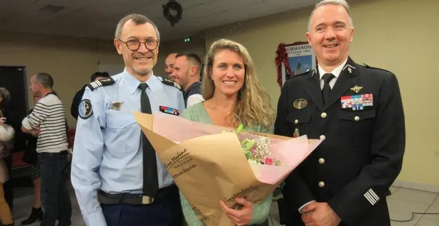 photo  la championne entourée du colonel eric monti, conseiller sportif de la gendarmerie, et du colonel pierre-olivier benech, commandant du groupement de l’orne.  &copy;  ouest-france 