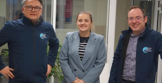 photo  de gauche à droite : david leroy, fleur ménard, gilles morinais, dans le hall d’entrée des nouveaux locaux de l’agence mma. pour le lancement, ils proposent des petits-déjeuners et une tombola.  &copy;  ouest-france 