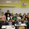 photo en présence des élèves et enseignants, sarah prunier (3e à gauche) a reçu un chèque de 1 262,09 € par brigitte gaultier et patrice favier.