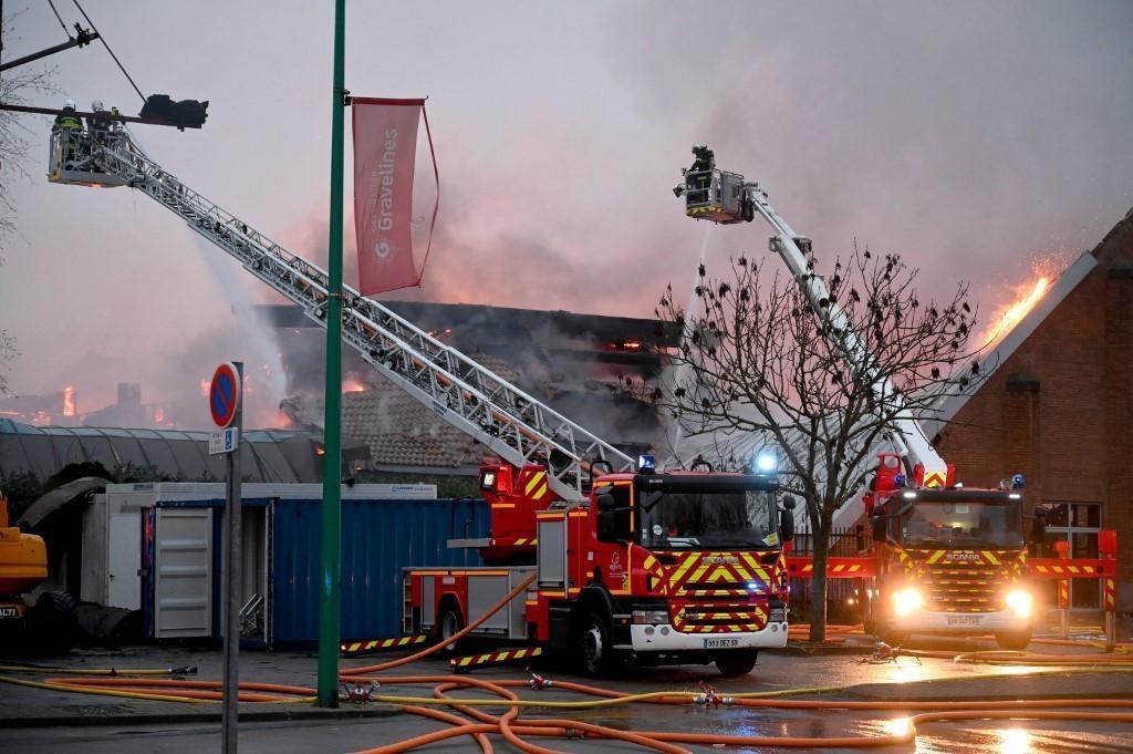 Ce que l’on sait du violent incendie du complexe sportif Sportica de