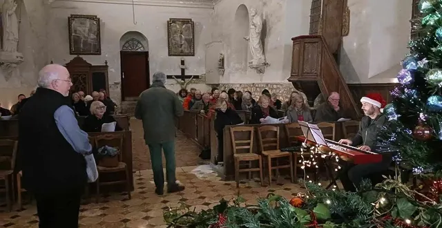 photo  tandis que tim green et olivier robert s’improvisent chefs de chœur, quentin, gendre de tim, orchestre en musique les chants.  &copy;  ouest-france 