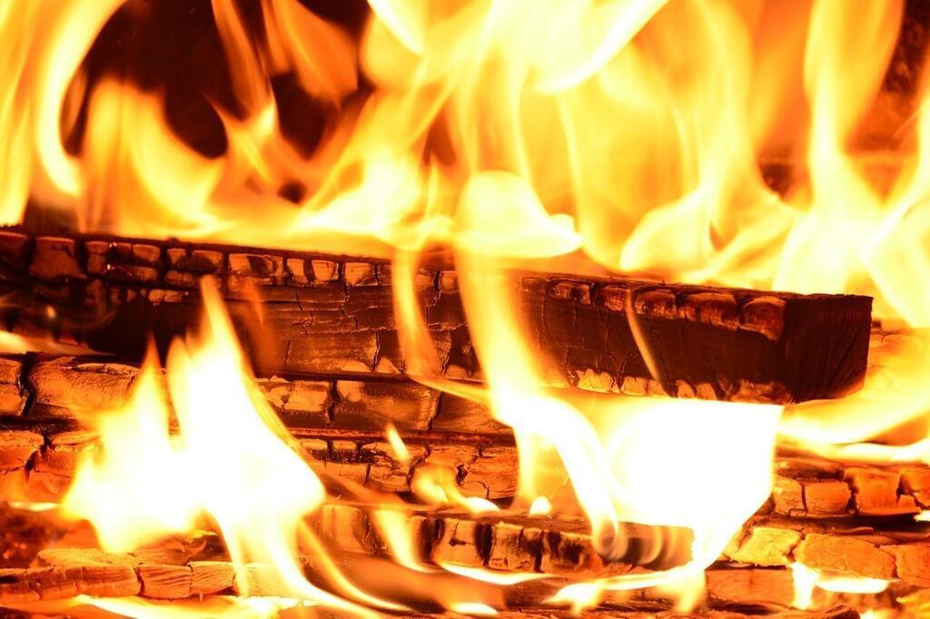 Pourquoi les feux de cheminée virtuels font-ils autant d’audience sur ...