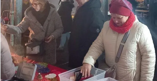 photo  le marché était organisé par l’association des parents d’élèves et les enseignants de l’école marin-mersenne.  &copy;  le maine libre 