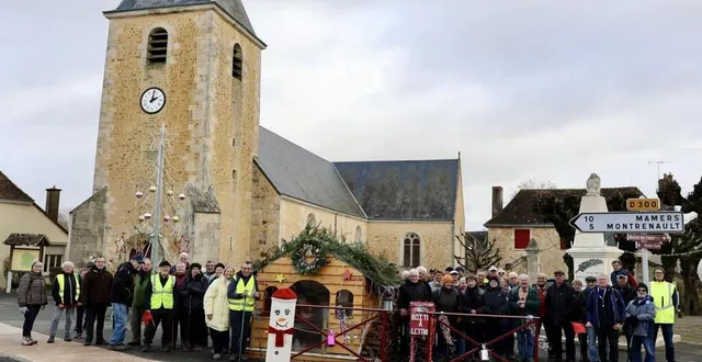 photo  « pour célébrer la fin de l’année, 65 adhérents ont parcouru, mercredi dernier, les jolis chemins de randonnée de la commune et d’admirer les décorations de noël au centre bourg », s’est réjoui michel tison, président de la retraite sportive en pays marollais.  &copy;  ouest-france 
