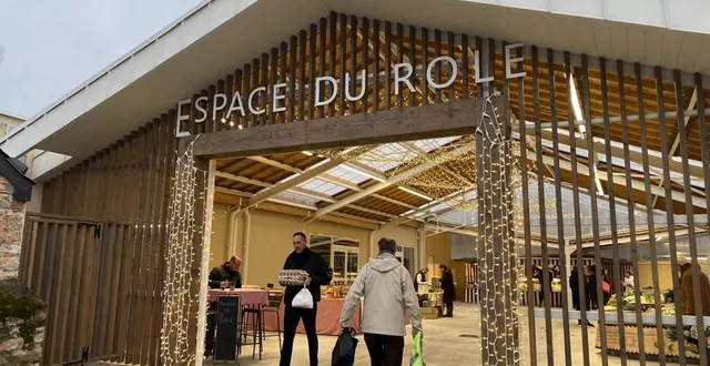 photo  l’espace du rôle à solesmes accueille depuis le 25 octobre 2023 le marché de la ville, qui est donc couvert.  &copy;  le maine libre 