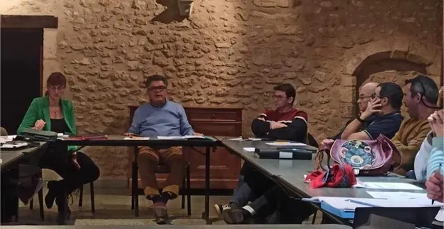 photo  les élus lors de la dernière séance du conseil municipal de l’année.  &copy;  le maine libre 