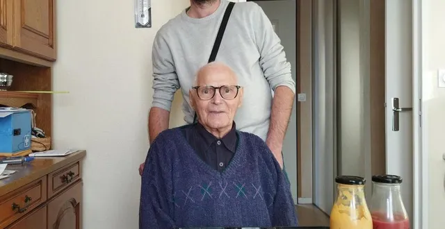 photo  marcel drohé est un des premiers clients de benoît aréthuse. « je me régale tous les jours » affirme marcel, heureux de rester à son domicile, et dont la famille est rassurée.  &copy;  ouest-france 