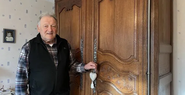 photo  serge bodé devant une de ses armoires de collection. celle-ci vient de vrigny (orne).  &copy;  ouest-france 