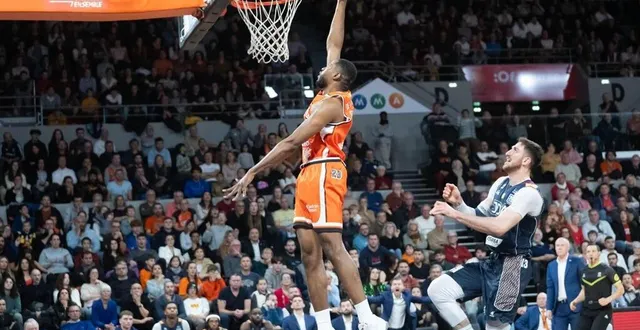 photo  tyran de lattibeaudiere, face à dijon, le 23 décembre, lors de la 17e journée de championnat.  &copy;  photo : dominique breugnot 