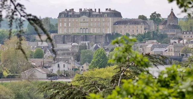 photo  le château de sablé-sur-sarthe, surplombant le centre-ville, en avril 2023.  &copy;  archives ouest-france 