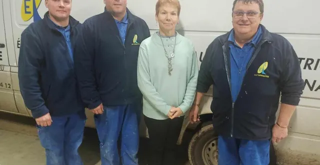 photo  pierre-jean et paul-adrien lemaitre (à g.) ont remplacé leurs parents, jean-pierre et jacqueline à la tête de l’entreprise.   &copy;  le maine libre 