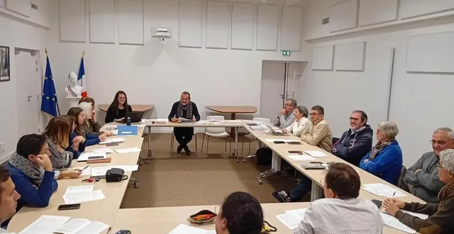 photo  ce conseil a traité les affaires courantes dans une ambiance de fin d’année et dans la bonne humeur.  &copy;  le maine libre 