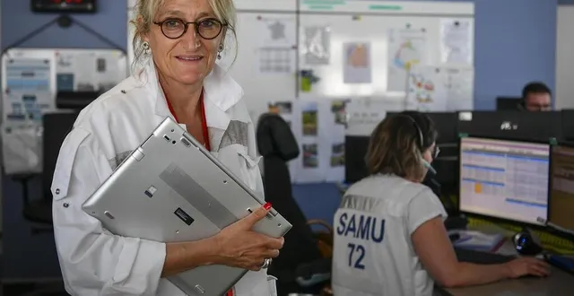 photo  les appels au 15 et au 116 117 sont réceptionnés dans la même salle. les sarthois sont reçus par un assistant de régulation médical qui leur transmet, au besoin, à un médecin généraliste ou à un urgentiste, explique le dr deciron, cheffe du samu 72.  &copy;  photo archives le maine libre – yvon loué 