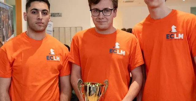 photo  le club d’échecs du mans réalise un superbe triplé dans le tournoi open a. floryan eugène (au centre), l’emporte devant victor mas (à droite) et safar harutyunyan (à gauche).  &copy;  le maine libre – xavier sarrat 