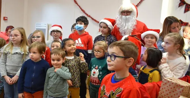 photo  le père noël avait la hotte bire chargée.  &copy;  ml 