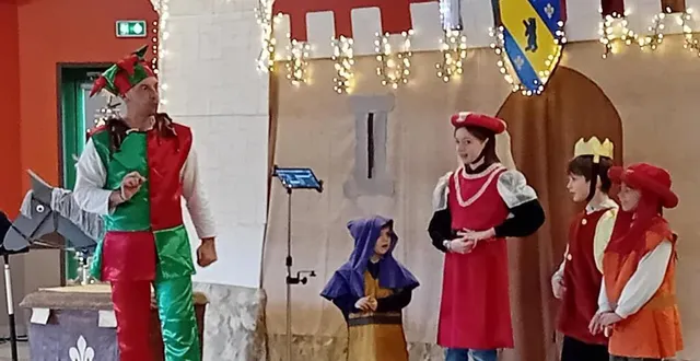 photo  les jeunes palvinéens ont participé à ce spectacle avec guillaume dans le rôle odilon le bouffon de la cie acteurs en herbe.  &copy;  le maine libre 