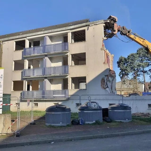 photo le gros de la démolition a commencé début avril 2023, au 9 et 10 rue fleury-sur-orne.  ©  ouest-france