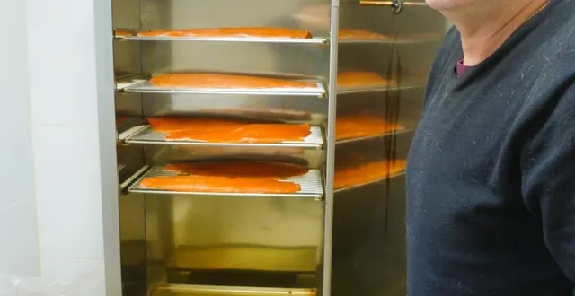 photo  marc di mascio avec son fumoir.   &copy;  le maine libre 