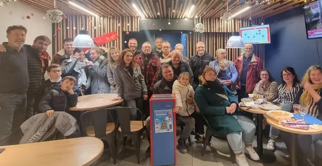 photo  le 5e tirage de la quinzaine commerciale s’est déroulé, vendredi, au bar bleu.  &copy;  ouest-france 