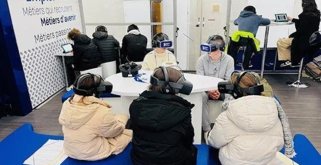 photo  le forum des métiers a permis à 150 élèves du collège belle-vue de réfléchir aux choix des futures orientations scolaires  &copy;  le maine libre 