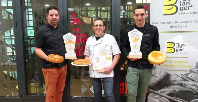photo  les lauréats des meilleures galettes pour 2024 : guillaume gaugain (à gauche), pour l’originale, patrick richard pour celle aux amandes et cédric licois pour la briochée.  &copy;  ouest-france 