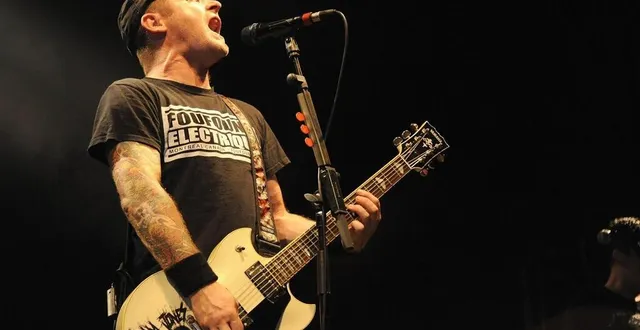 photo  niko, le chanteur du groupe punk breton tagada jones, à art sonic en 2014.?  &copy;  marc ollivier / ouest france 