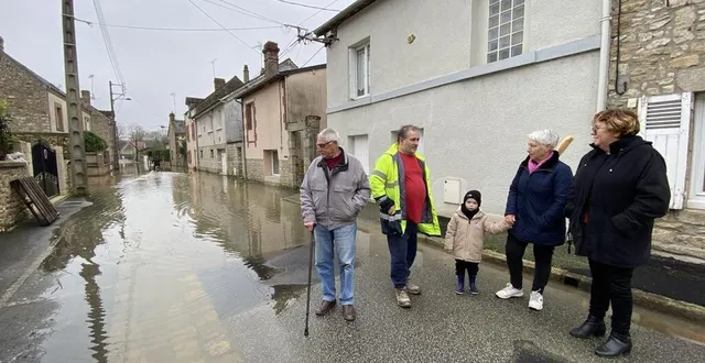 photo  les habitants du quartier de courteille, à alençon (orne), subissent régulièrement les grandes crues de la sarthe. certains s’adaptent en conséquence.  &copy;  ouest-france 