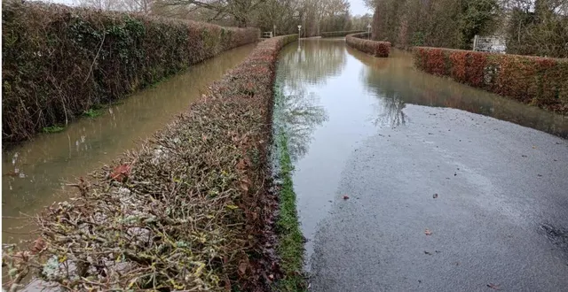 photo  au chevain, en direction d’alençon, la rd 16 est fermée à la circulation des véhicules à moteur.  &copy;  ouest-france 