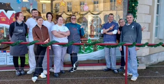 photo  une partie du personnel d’au p’tit moulin, la boulangerie de brûlon en compagnie des gérants estelle et arnaud gaulard (à droite)  &copy;  ouest-france 