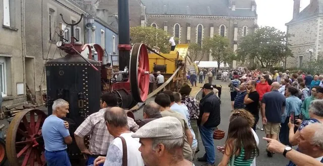 photo  au prix d’efforts considérables, en 2022, pour maintenir la fête, les bénévoles avaient dû la déplacer dans le bourg à cause des risques d’incendie.  &copy;  archives ouest-france 