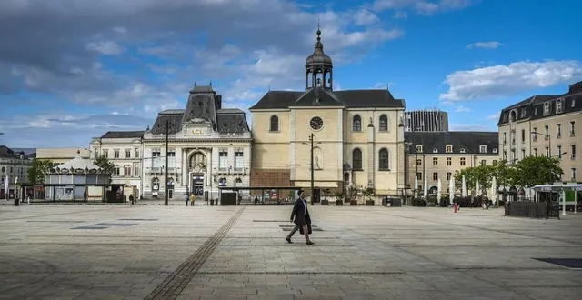 photo  la place de la république contemporaine.  &copy;  archives le maine libre – denis lambert 