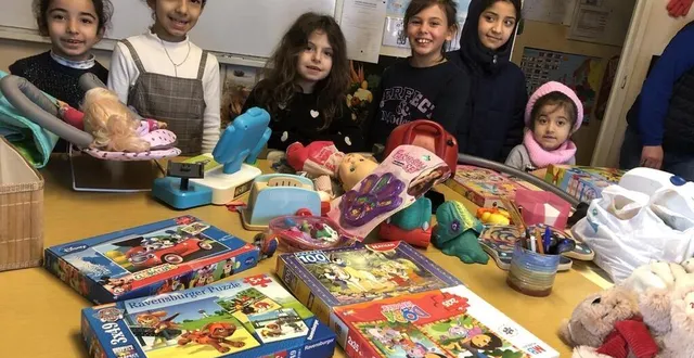 photo  les jeux, jouets et livres ont été collectés par le conseil municipal junior lors du marché de l’avent, les 2 et 3 décembre 2023.  &copy;  ouest-france 