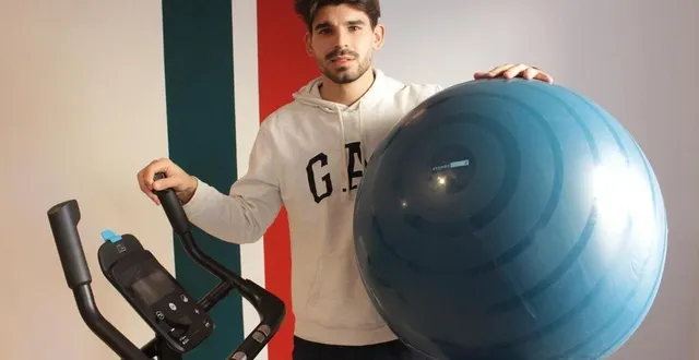 photo  corentin guiet, 25 ans, propose des séances d’activité physique adaptée aux patients en perte d’autonomie ou souffrant d’une maladie chronique ou de longue durée, ou aux personnes souhaitant maintenir leur autonomie physique. il ouvre son propre local ce mercredi 10 janvier 2024, rue foch à la flèche.  &copy;  le maine libre 