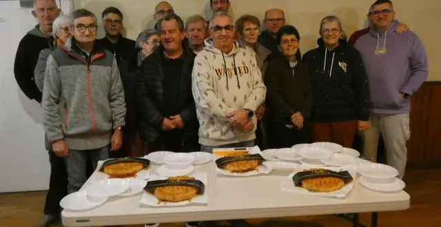 photo  les participants lors de leur partage de galette à la maison pour tous de mortagne-au-perche le 5 janvier 2024, avec le président, troisième à gauche.  &copy;  ouest-france 