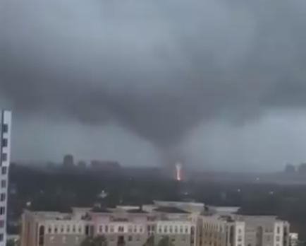 VID OS Une Impressionnante Tornade Film E Par Des Habitants En Floride   P33739120D6103738G 