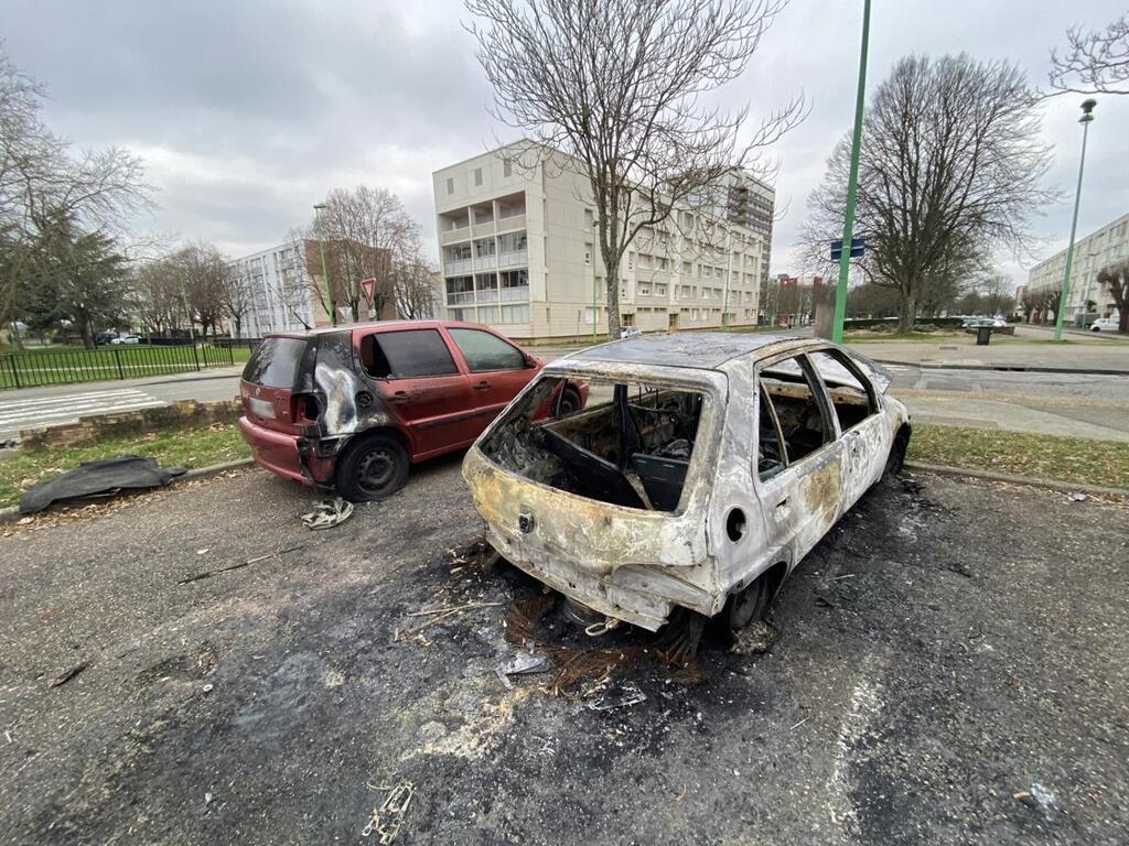 Une Voiture Détruite Par Un Incendie Ce Week-end Dans Le Quartier De ...