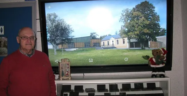 photo  le maire, michel chaligné, devant le projet de la nouvelle salle des fêtes.  &copy;  ouest-france 