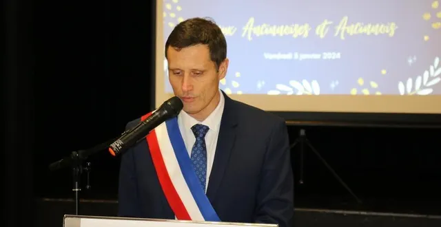 photo  denis assier, maire, présente ses vœux à la population   &copy;  le maine libre 