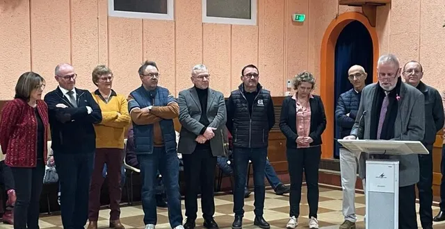 photo  daniel chevée a présenté ses vœux et les projets communaux.  &copy;  ouest-france 