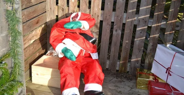 photo  le père noël a perdu la tête.  &copy;  photo le maine libre 