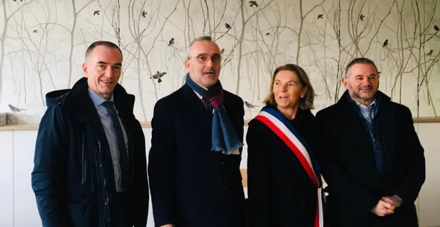 photo  de gauche à droite : david chollet, président de la communauté de communes maine cœur de sarthe, jean-carles grelier, député, véronique cantin, maire, jean-luc catanzaro, vice-président du conseil régional.  &copy;  le maine libre 