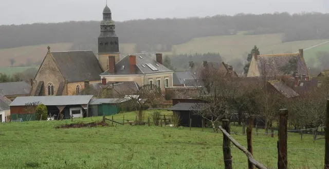 photo  vue d’ensemble du village de coudrecieux, depuis la route de maisoncelles, dans la sarthe.  &copy;  archives ouest-france 