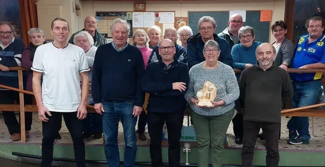 photo  les finalistes entourant le vice-président patrice bourdin.  &copy;  le maine libre 