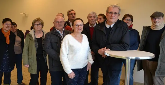 photo  le maire, les conseillers et les habitants présents à la cérémonie des vœux, dimanche matin.  &copy;  le maine libre 