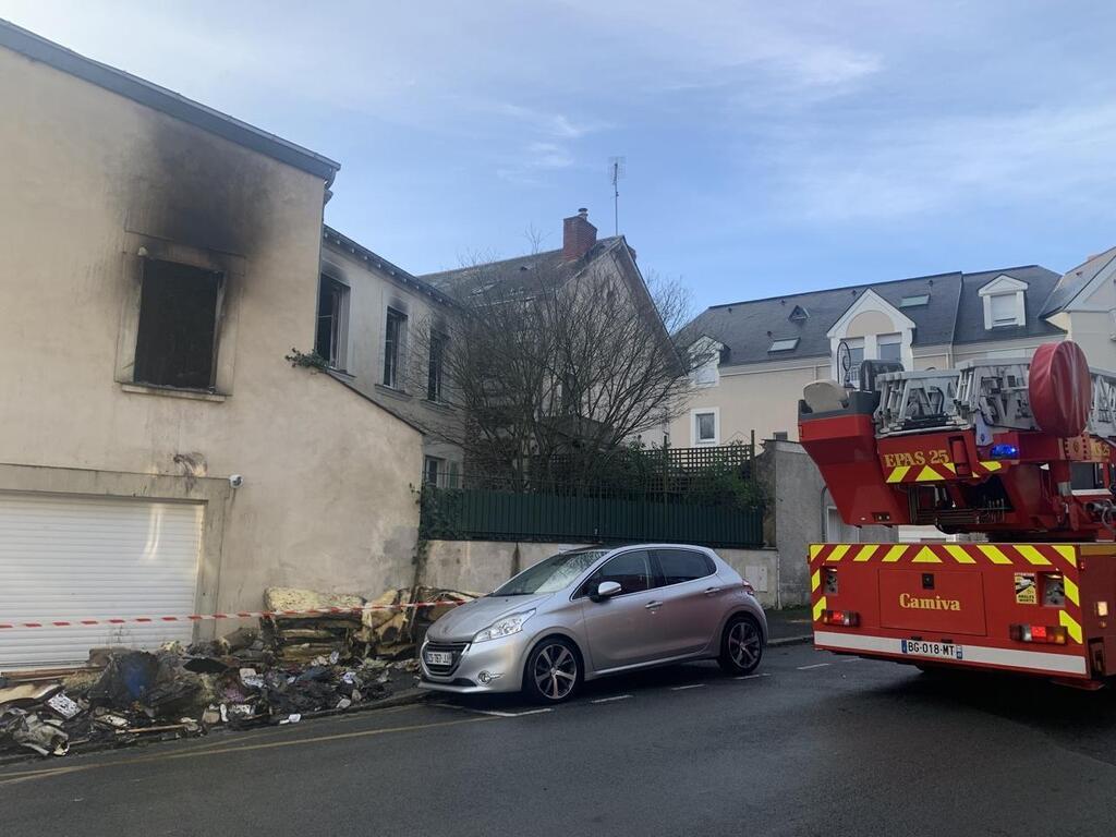 Incendie Angers une maison en partie d truite Angers.maville