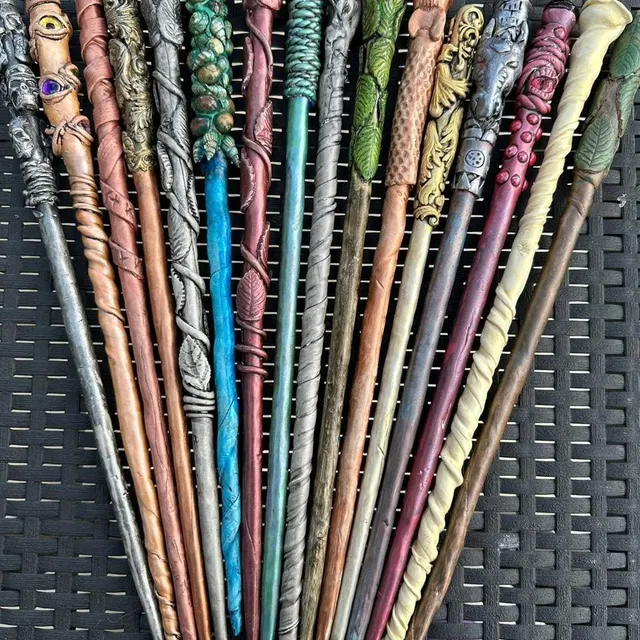 Photo de l'artisan et de ses baguettes magiques