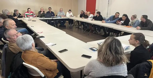 photo  une trentaine de bénévoles ont répondu présent pour une réunionde l’association voivres animation loisirs.  &copy;  le maine libre 