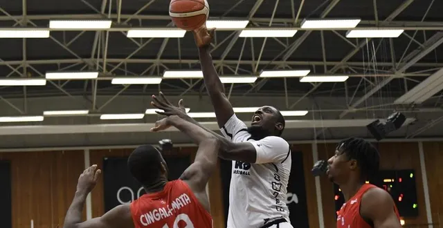 photo  cheick sekou-condé et les rennais ne veulent pas se laisser surprendrepar la lanterne rouge.  &copy;  photo : jocelyne régent 